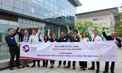 First Peace Corps volunteers arrive in Vietnam - ảnh 1