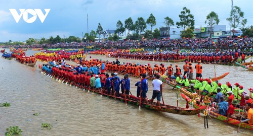 Khmer boat race excites crowds in southern Vietnam - ảnh 1