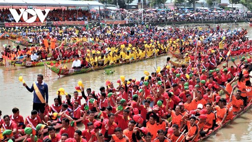 Khmer boat race excites crowds in southern Vietnam - ảnh 4