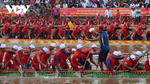 Khmer boat race excites crowds in southern Vietnam - ảnh 5