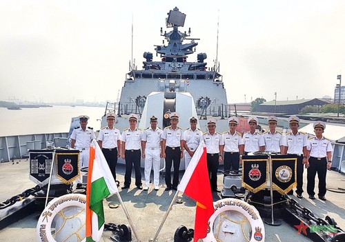Vietnam naval ship of Brigade 167 trains with Indian counterparts - ảnh 1