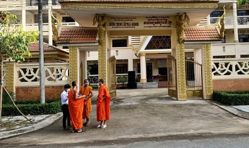 Pali-Khmer High School excels in religion, education  - ảnh 1