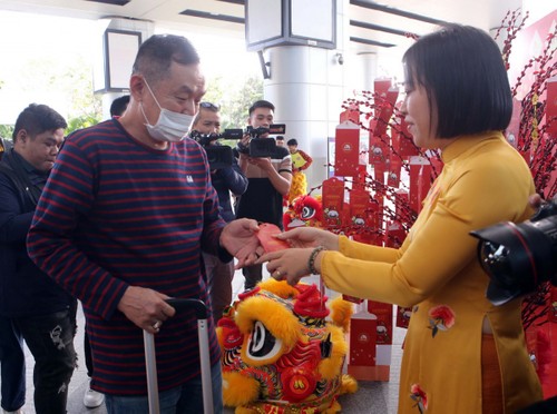 Da Nang receives 800 flights, 98,000 arrivals during Lunar New Year - ảnh 2