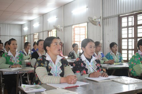 Literacy gives hope to ethnic women - ảnh 2