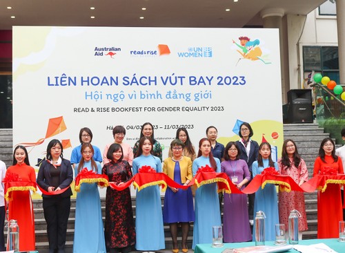 Book Festival on gender equality in Hanoi - ảnh 1