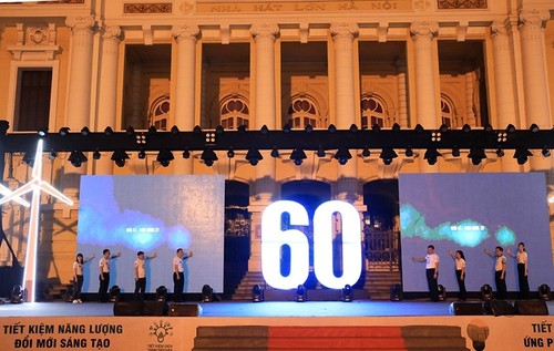 Vietnam saves 24,000 USD worth of electricity during Earth Hour 2023 - ảnh 1