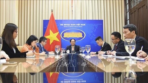 Vietnam, China discuss measures to boost multiple cooperation areas - ảnh 1