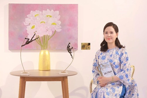 Hanoi art exhibition showcases lotus flowers’ pure beauty  - ảnh 5