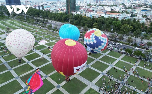 2023 International Hot Air Balloon Festival kicks off in Quy Nhon - ảnh 1