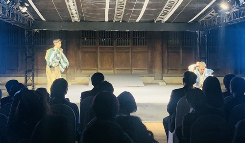 Japan’s traditional comedic stage art introduced at Temple of Literature - ảnh 1