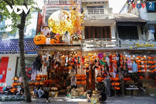 Halloween atmosphere coming early to Vietnamese capital - ảnh 1