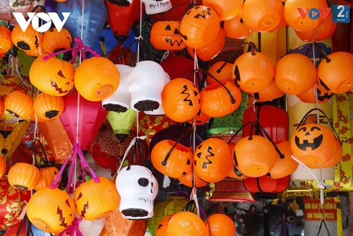 Halloween atmosphere coming early to Vietnamese capital - ảnh 6