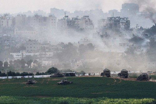 Hamas-Israel conflict: Israeli tanks cut Gaza Strip, 600 Hamas targets destroyed - ảnh 1