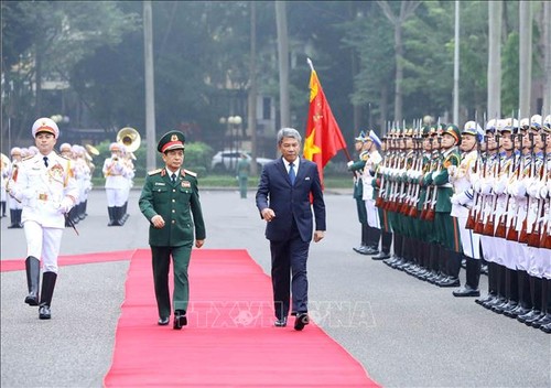 Defense Ministers of Vietnam, Malaysia agree on closer cooperation   - ảnh 1