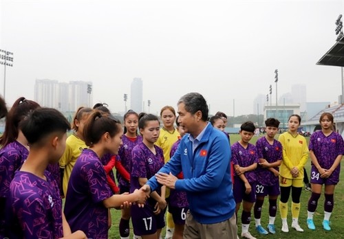 Vietnam footballers in Uzbekistan for AFC U20 Women’s Asian Cup - ảnh 1