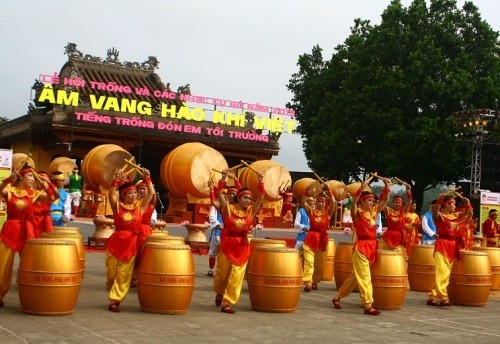 Festival de Hue 2012 : cerfs-volants et spectacles de rue - ảnh 1