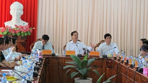 Le Premier Ministre travaille avec la province de Hau Giang - ảnh 1