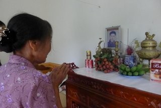Une femme qui passe sa vie à honorer la mémoire de son mari mort pour la Patrie - ảnh 2