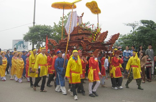 Un carnaval de rue pour ouvrir la fête des rois Hung 2013 - ảnh 2