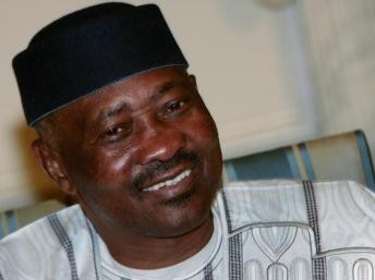 Mali: poursuites judiciaires contre l’ex-président Amadou Toumani Touré - ảnh 1