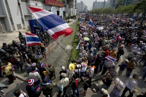 Thaïlande : la justice limite l'usage de la force contre les manifestants - ảnh 1