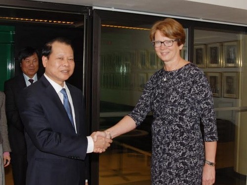 Le vice-Premier ministre Vu Van Ninh en visite officielle en Suède - ảnh 1