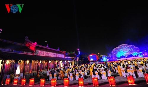 Festival de Hue : La nuit au palais royal - ảnh 1