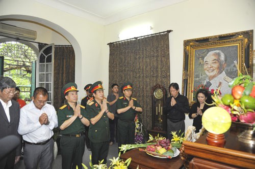 Activités à l’occasion du soixantenaire de la victoire de Dien Bien Phu - ảnh 2