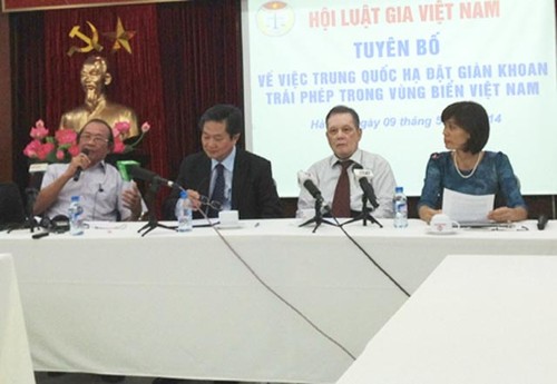  Les juristes vietnamiens  protestent contre l’installation de la plate-forme de forage chinoise - ảnh 1