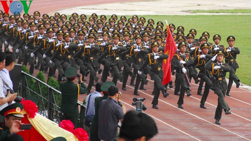 L'imposante parade militaire célébrant les 60 ans de la victoire de Dien Bien Phu - ảnh 4