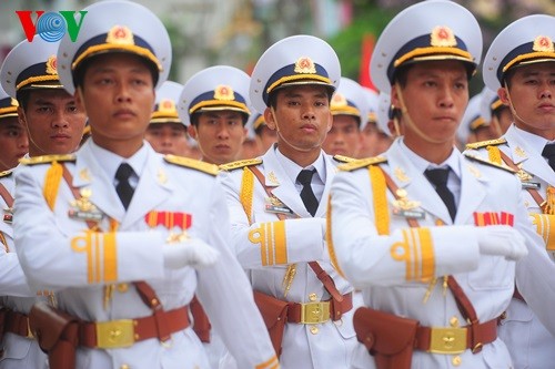 L'imposante parade militaire célébrant les 60 ans de la victoire de Dien Bien Phu - ảnh 15