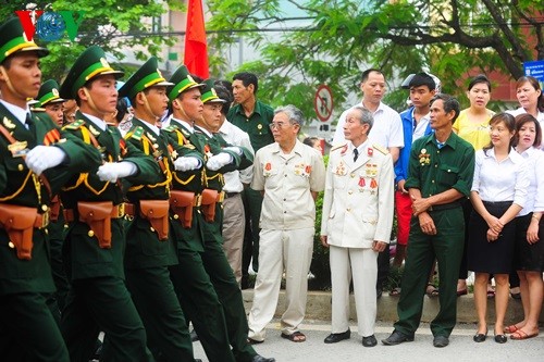 L'imposante parade militaire célébrant les 60 ans de la victoire de Dien Bien Phu - ảnh 12