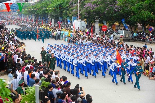 L'imposante parade militaire célébrant les 60 ans de la victoire de Dien Bien Phu - ảnh 18