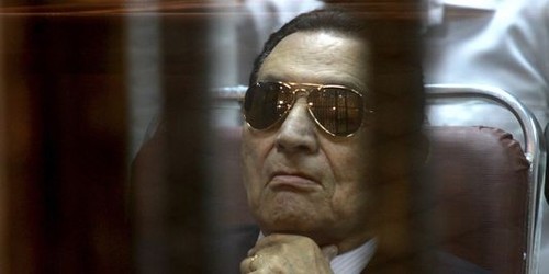 Egypte : l'ex-président Moubarak condamné à trois ans de prison - ảnh 1