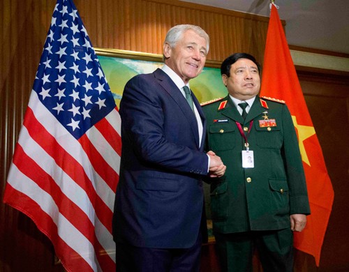 Plusieurs pays souhaitent promouvoir les relations défensives avec le Vietnam - ảnh 1