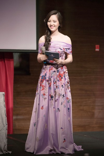 Miss Vietnam 2012 Đặng Thu Thảo brillante aux côtés de ses dauphines - ảnh 6