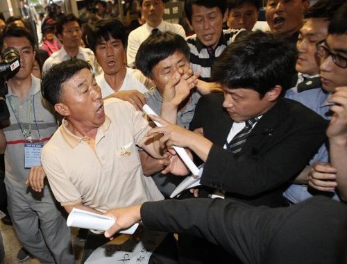 République de Corée : émotion et colère à l'ouverture du procès du ferry naufragé - ảnh 1