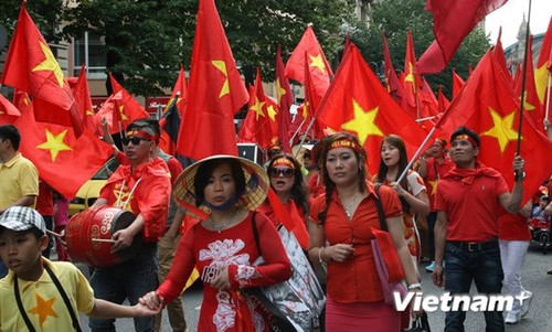 Les Vietnamiens en Allemagne continuent de protester contre la Chine - ảnh 1