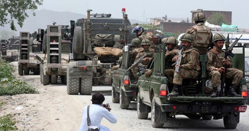 Pakistan : l’armée lance ses troupes au sol contre les bastions talibans  - ảnh 1