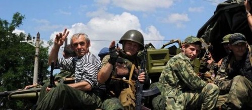 Ukraine: des milliers d'habitants fuient Donetsk - ảnh 1