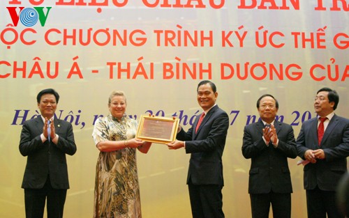 Réception du certificat de l’UNESCO honorant les chau ban des Nguyen - ảnh 3
