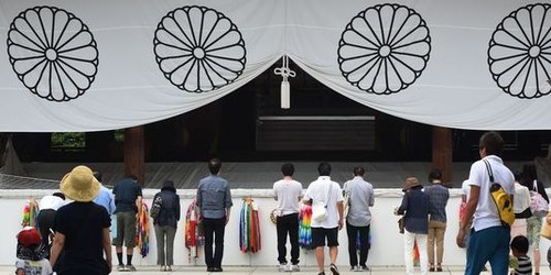 Japon: Deux ministres se rendent au sanctuaire controversé Yasukuni - ảnh 1