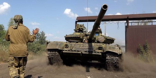 La Russie dément l'envoi d'armes aux insurgés ukrainiens - ảnh 1