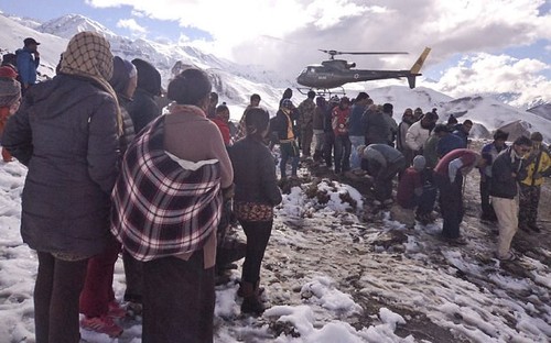 Népal : 24 morts après une tempête de neige dans l'Himalaya, dont un Vietnamien - ảnh 1