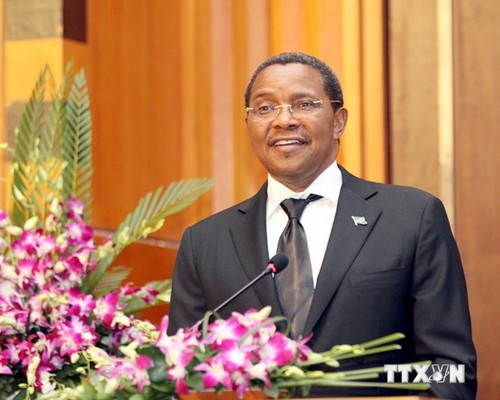 Le président tanzanien termine sa visite au Vietnam - ảnh 1