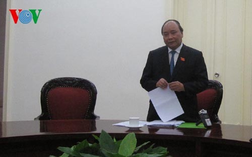 Nguyen Xuan Phuc préside une réunion sur le guichet unique - ảnh 1