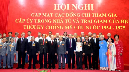 Nguyen Phu Trong rencontre d’anciens révolutionnaires - ảnh 1
