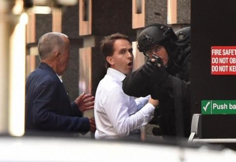 Prise d’otage à Sydney : 5 personnes ont réussi à s’échapper - ảnh 1