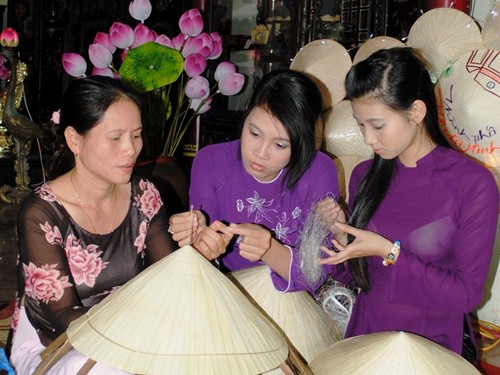 Festival des métiers traditionnels de Hue 2015 - ảnh 1