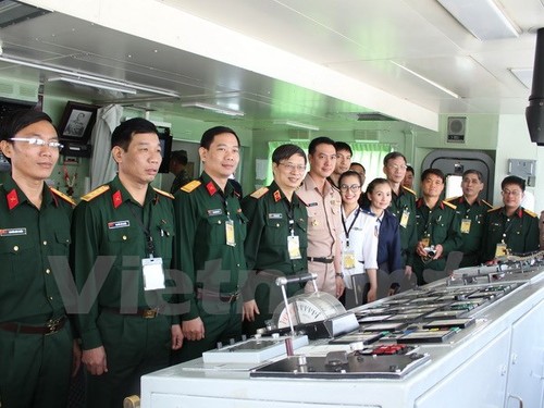 Première rencontre entre les officiers des armées vietnamienne et thailandaise - ảnh 1
